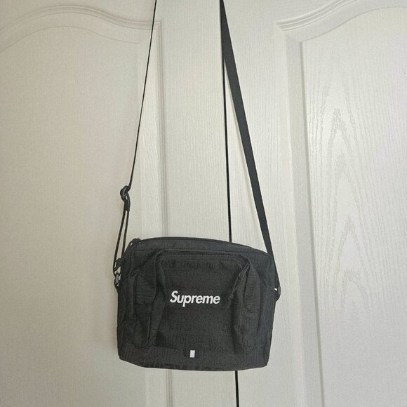 Supreme shoulder/crossbody bag, unisex, authentic from 2019! Like new! - Picture 2 of 8